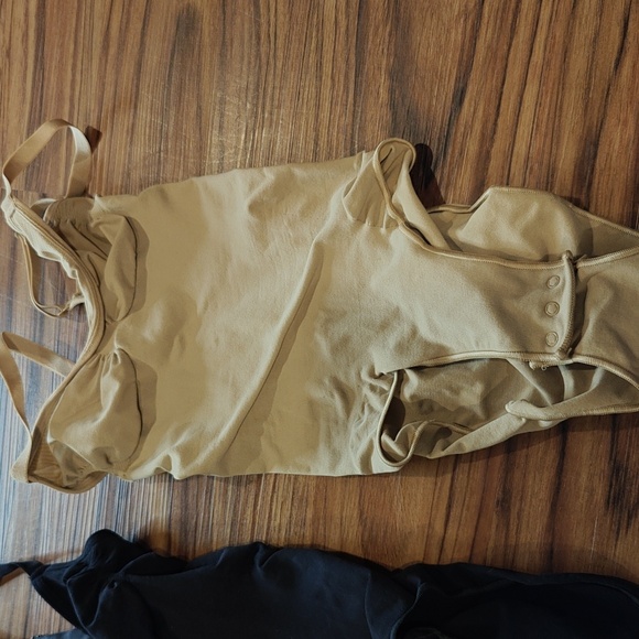 SKIMS Seamless Sculpt Bodysuit - Picture 5 of 8